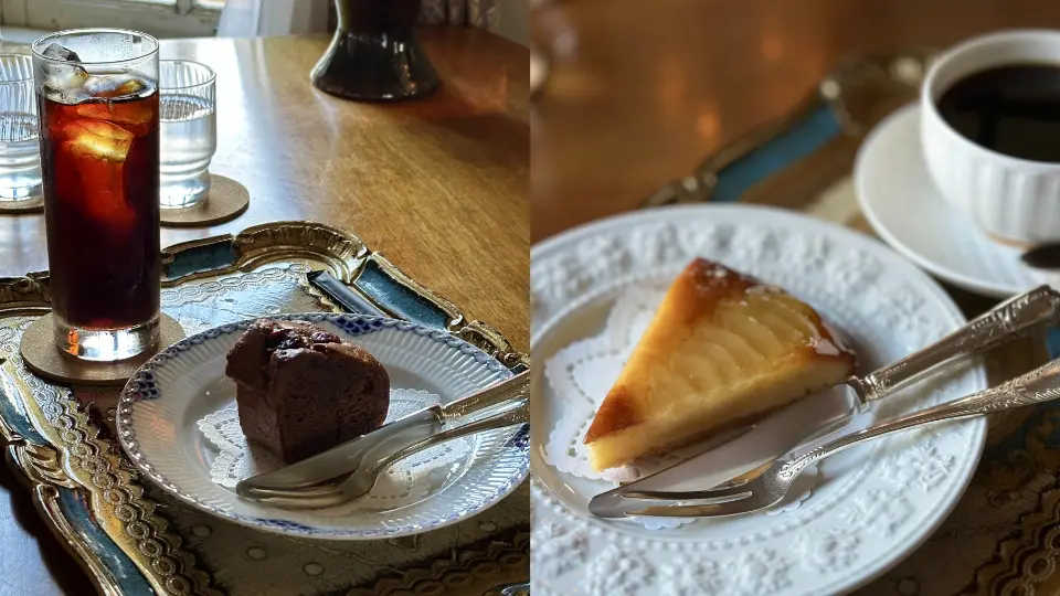 Die Speisekarte ist bewusst schlicht gehalten und konzentriert sich auf Kuchen und Getränke